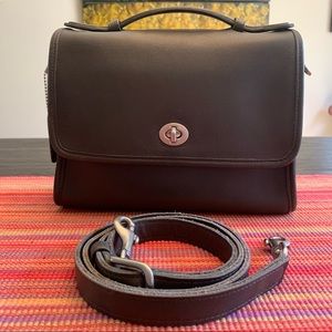 Vintage Coach Court - Grey - 9870